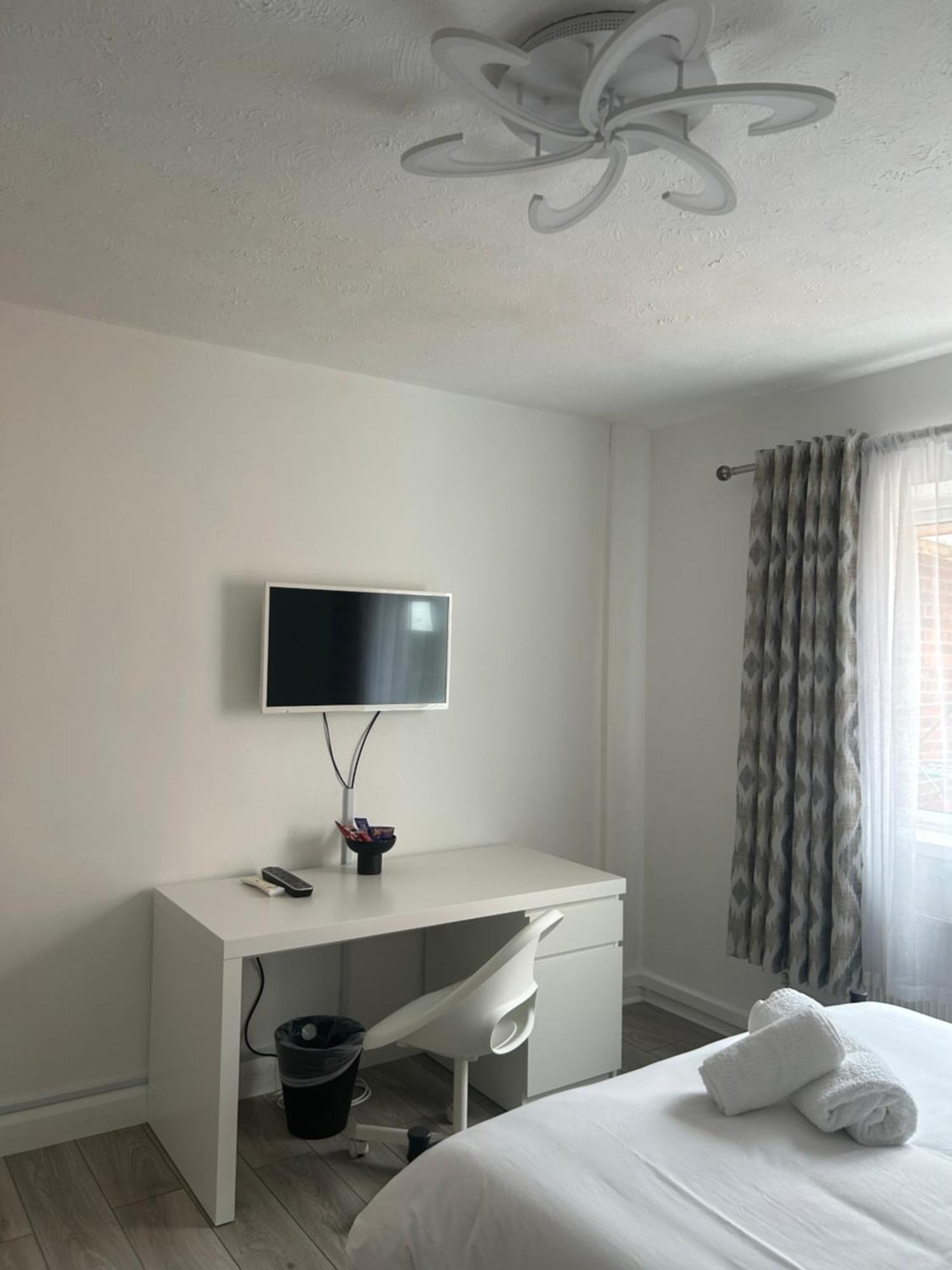 No6 Overnight Stays Free Onsite Parking Hindlip Exterior foto